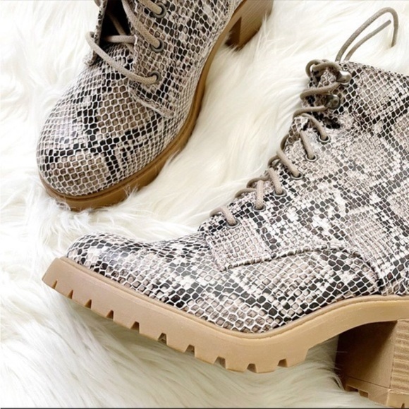 🆕 NIB High heel ankle booties. Lace up combat boots side zipper Python print - Picture 4 of 4